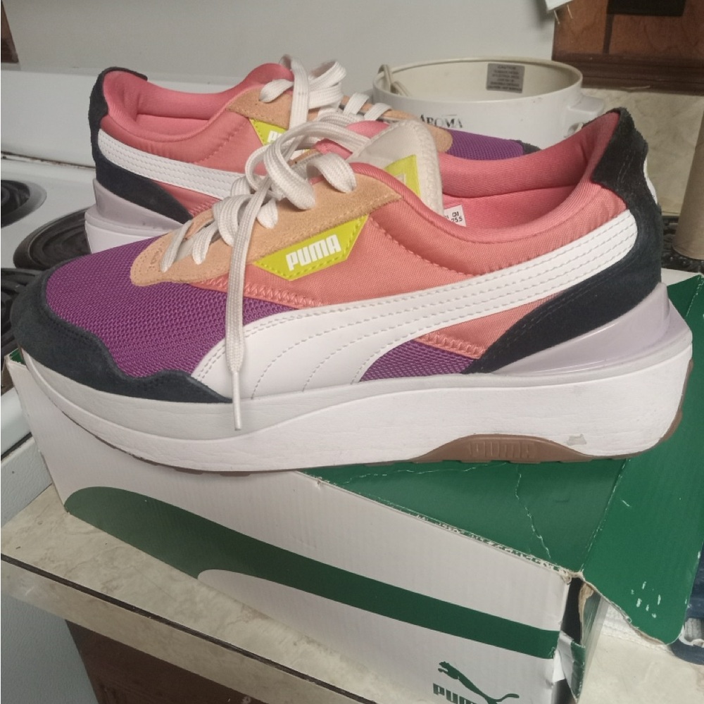 Puma Women's Purple and Pink Sneakers